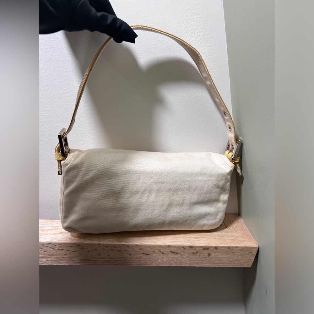 Auth🤍Vintage Fendi baguette. White/Beige.🐍Snakeskin - Picture 12 of 17